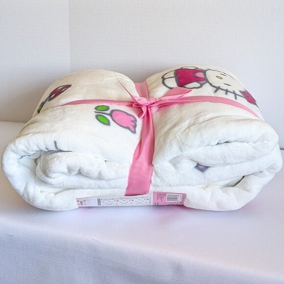 Hello Kitty NEW TULIP 🌷 MUSHROOMS 🍄 Plush Throw Blanket Full/Queen 90 x 90 - Picture 4 of 7